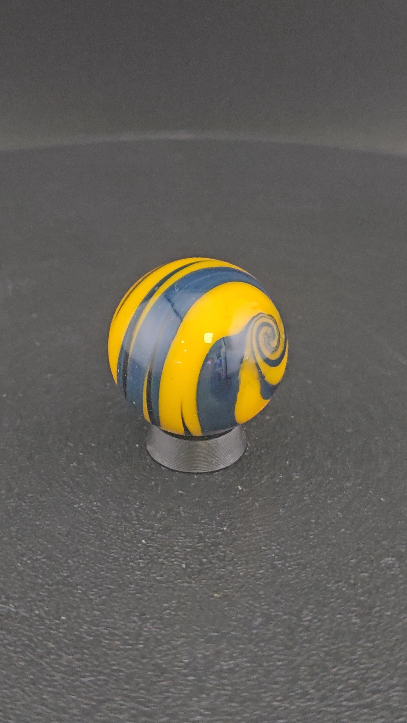 Handmade Glass Art Marble, Contemporary Swirl Design A4 (0.9") - photo 1