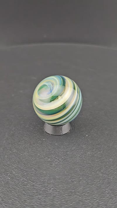 Green and yellow spiral glass marble I16